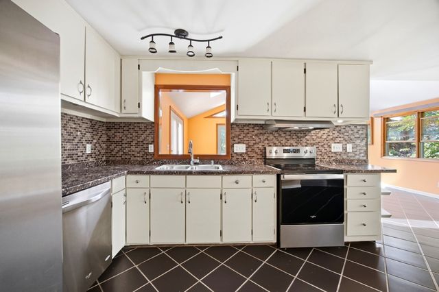 12 Kensington Ave, East Longmeadow, MA 01028