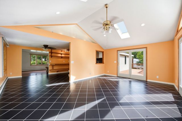12 Kensington Ave, East Longmeadow, MA 01028
