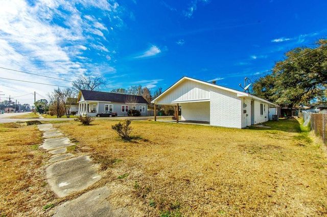 300 Philosopher Street, Napoleonville, LA 70390