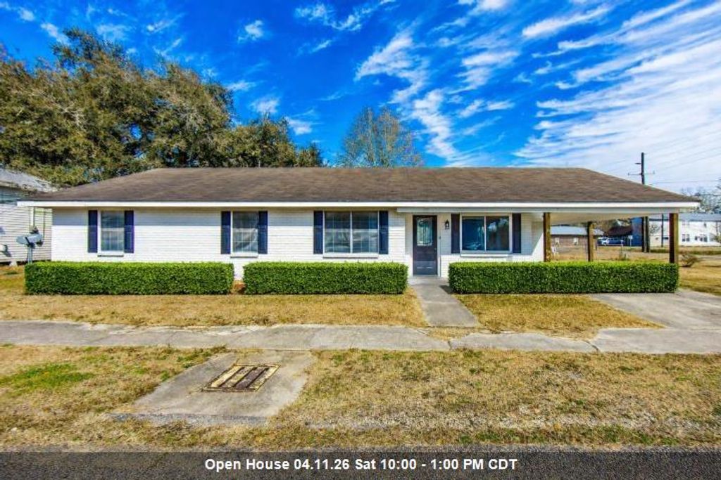 300 Philosopher Street, Napoleonville, LA 70390