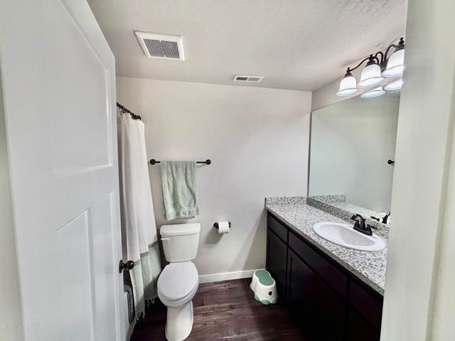 166 Nadine Lane, Central Point, OR 97502