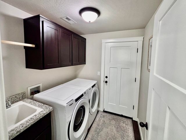 166 Nadine Lane, Central Point, OR 97502