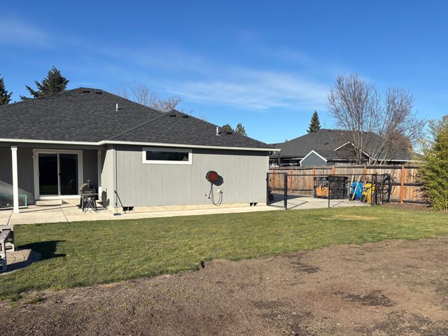 166 Nadine Lane, Central Point, OR 97502