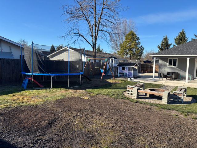 166 Nadine Lane, Central Point, OR 97502