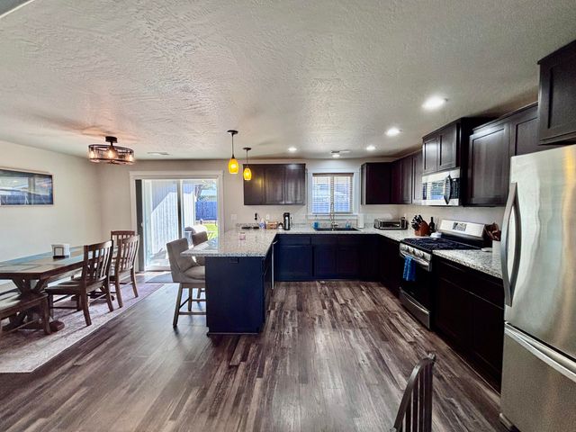 166 Nadine Lane, Central Point, OR 97502