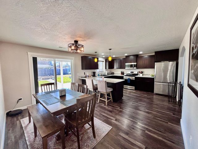 166 Nadine Lane, Central Point, OR 97502