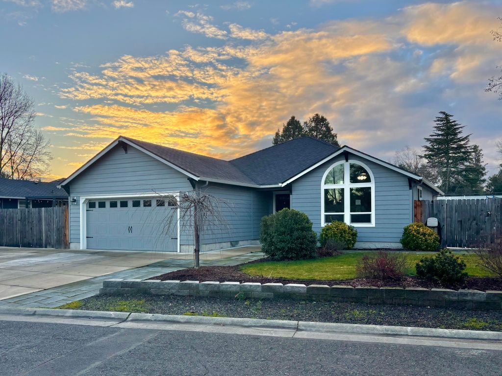 166 Nadine Lane, Central Point, OR 97502