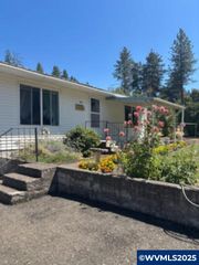 30651 Spring St, Lebanon, OR 97355