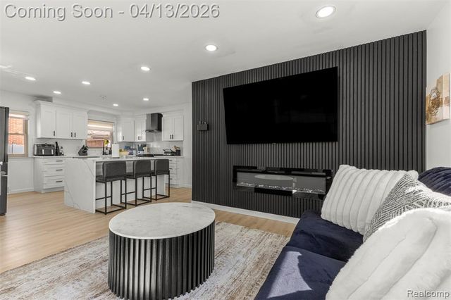 24161 Oxford Street, Dearborn, MI 48124