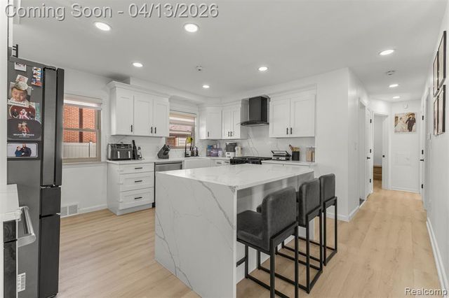 24161 Oxford Street, Dearborn, MI 48124