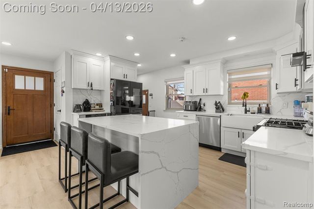 24161 Oxford Street, Dearborn, MI 48124