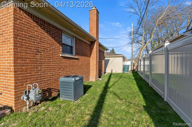 24161 Oxford Street, Dearborn, MI 48124