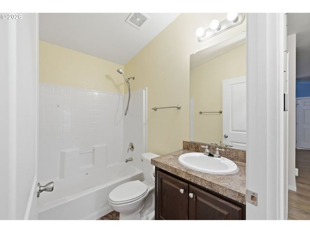 1475 Green Acres Rd 150, Eugene, OR 97408