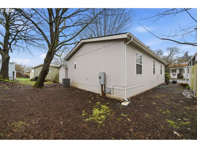 1475 Green Acres Rd 150, Eugene, OR 97408