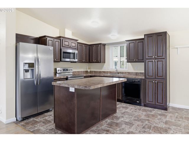 1475 Green Acres Rd 150, Eugene, OR 97408