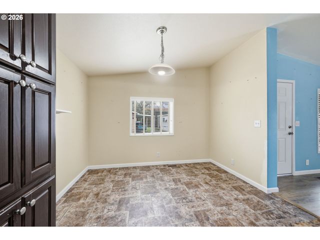 1475 Green Acres Rd 150, Eugene, OR 97408