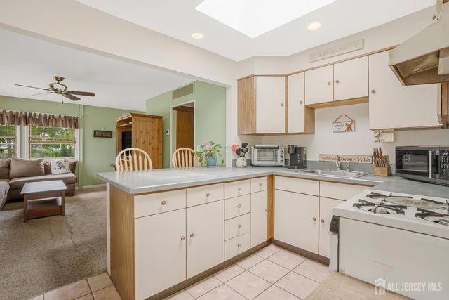 2 Orchid Place, Middlesex, NJ 08846