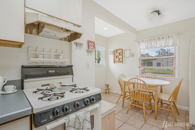 2 Orchid Place, Middlesex, NJ 08846