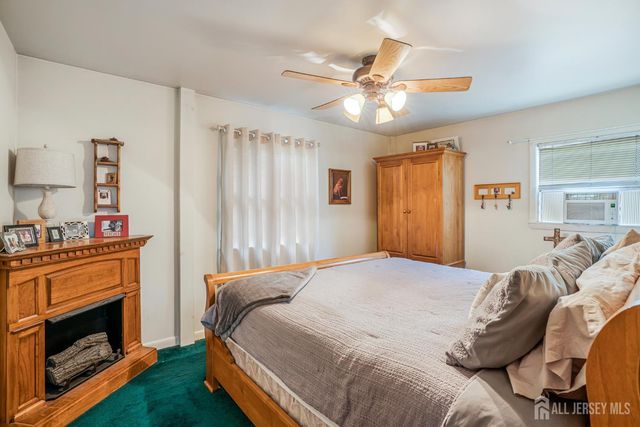 2 Orchid Place, Middlesex, NJ 08846