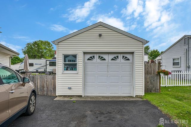2 Orchid Place, Middlesex, NJ 08846
