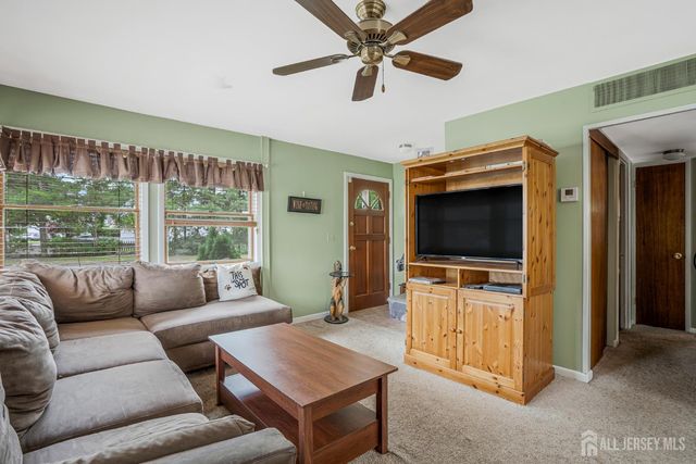 2 Orchid Place, Middlesex, NJ 08846