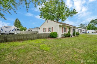 2 Orchid Place, Middlesex, NJ 08846