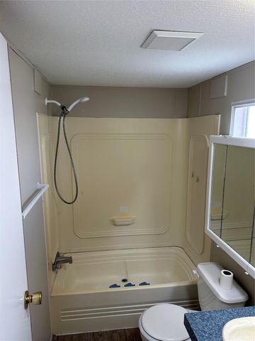 2021 N Battlebell Road, Highlands, TX 77562