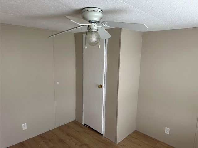 2021 N Battlebell Road, Highlands, TX 77562