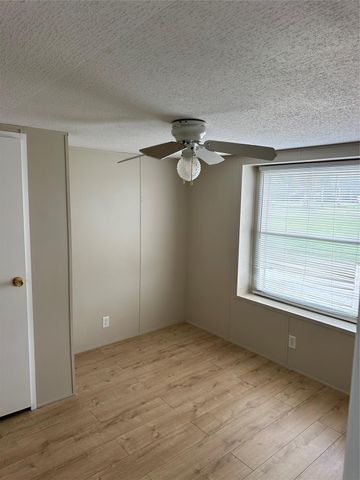 2021 N Battlebell Road, Highlands, TX 77562