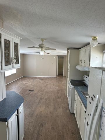 2021 N Battlebell Road, Highlands, TX 77562