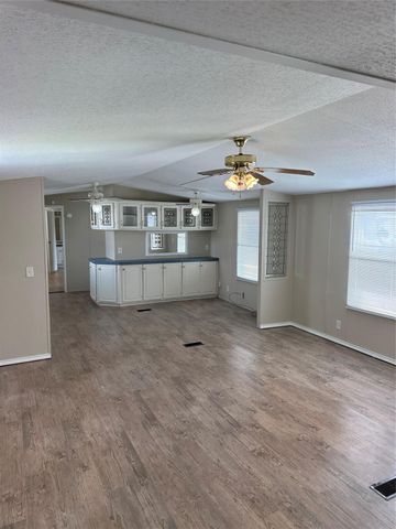 2021 N Battlebell Road, Highlands, TX 77562