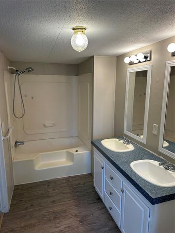 2021 N Battlebell Road, Highlands, TX 77562