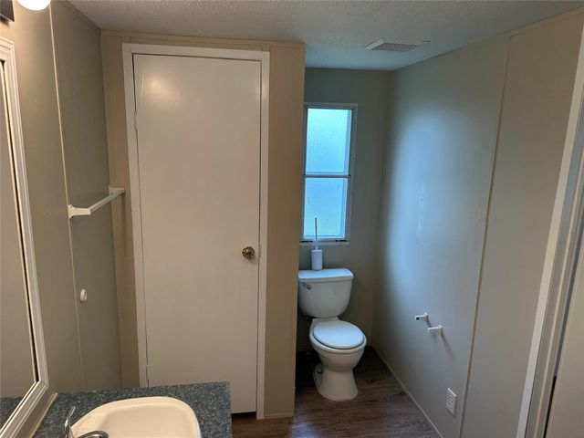2021 N Battlebell Road, Highlands, TX 77562