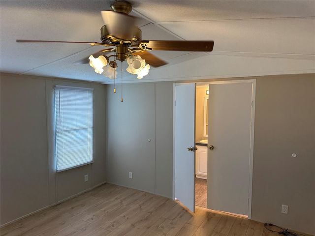 2021 N Battlebell Road, Highlands, TX 77562