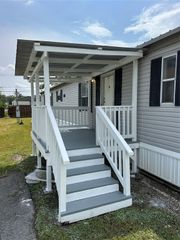 2021 N Battlebell Road, Highlands, TX 77562