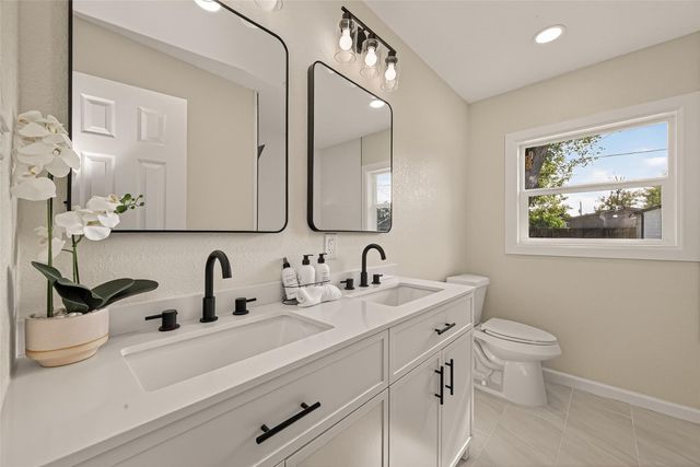 264 Parker Road, Houston, TX 77076