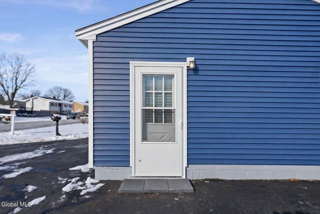 57 Bridle Path, Colonie, NY 12205