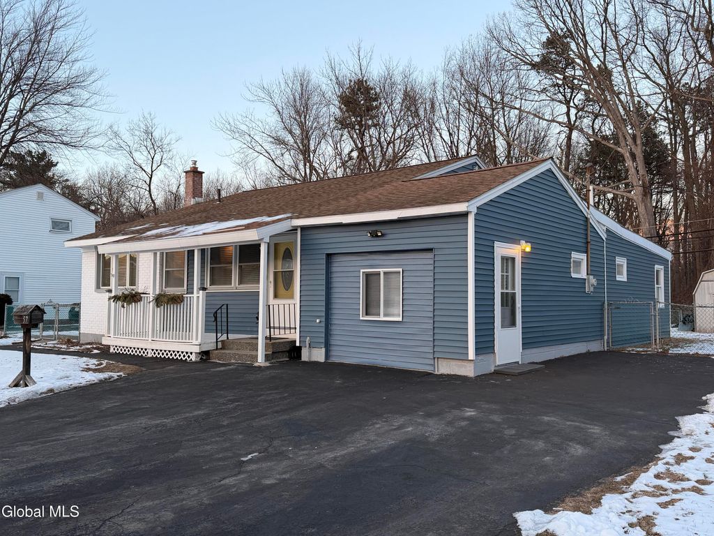 57 Bridle Path, Colonie, NY 12205