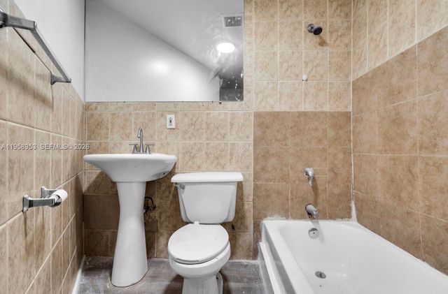 914 NW 80th St 1, Miami, FL 33150