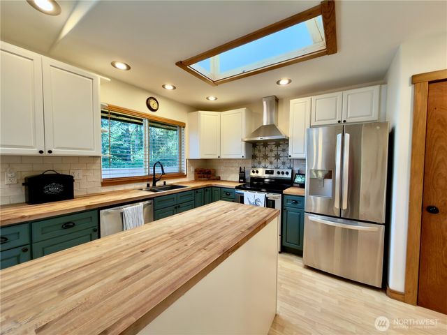 471 Kloshe Court SE, Ocean Shores, WA 98569