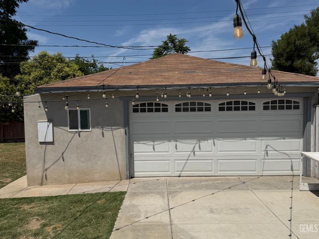2616 Cherry Street, Bakersfield, CA 93304