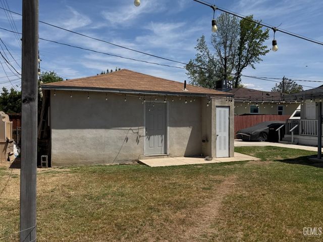 2616 Cherry Street, Bakersfield, CA 93304
