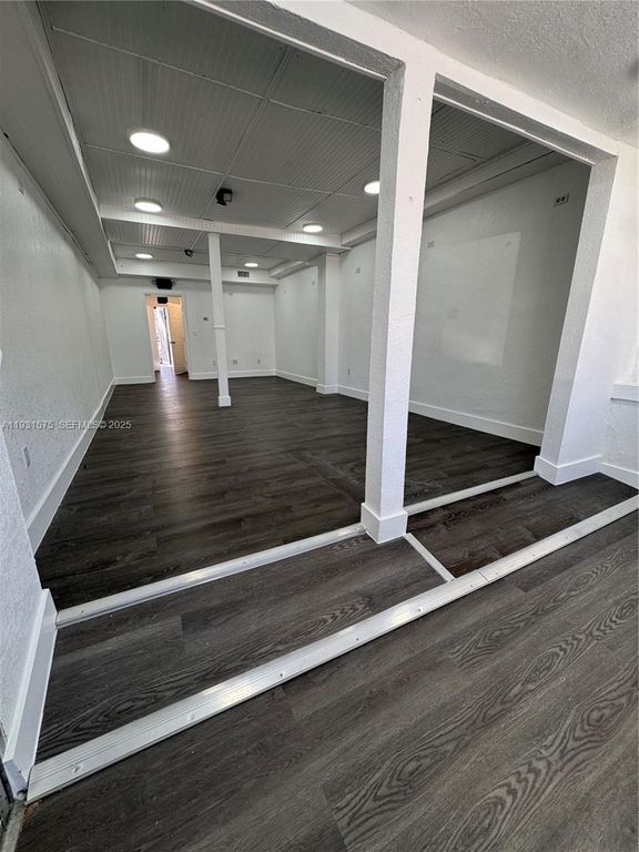 Image 2 of property listing at 542 SW 12th Ave, Miami, FL 33130