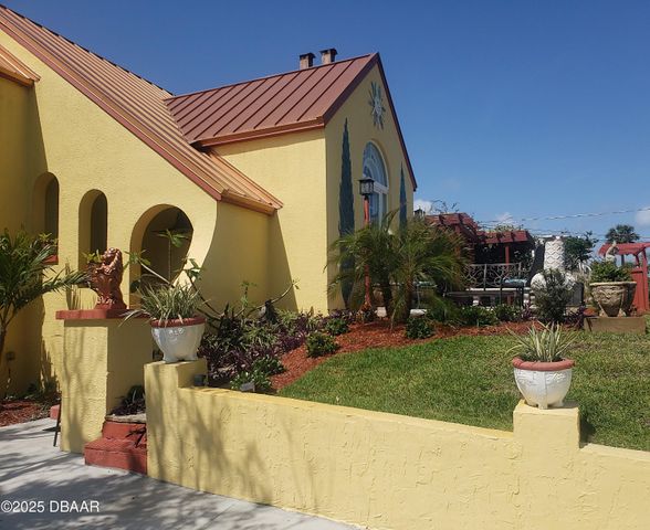 330 Bostwick Avenue, Daytona Beach, FL 32118