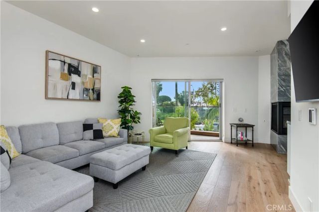 3920 E Coast Highway, Corona Del Mar, CA 92625