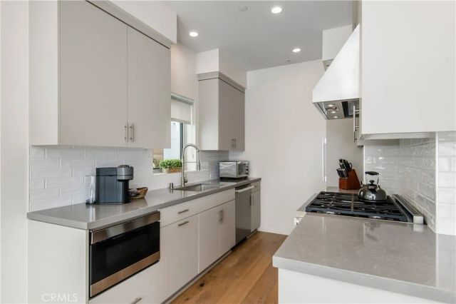 3920 E Coast Highway, Corona Del Mar, CA 92625