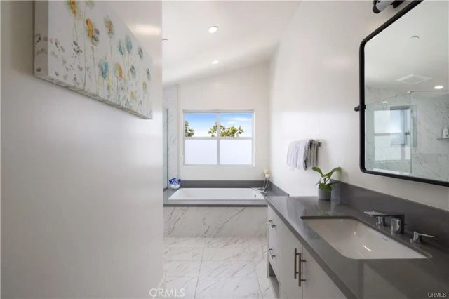 3920 E Coast Highway, Corona Del Mar, CA 92625