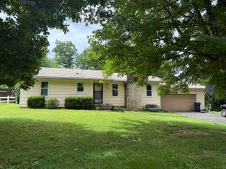 2304 East Huntington Street, Ozark, MO 65721