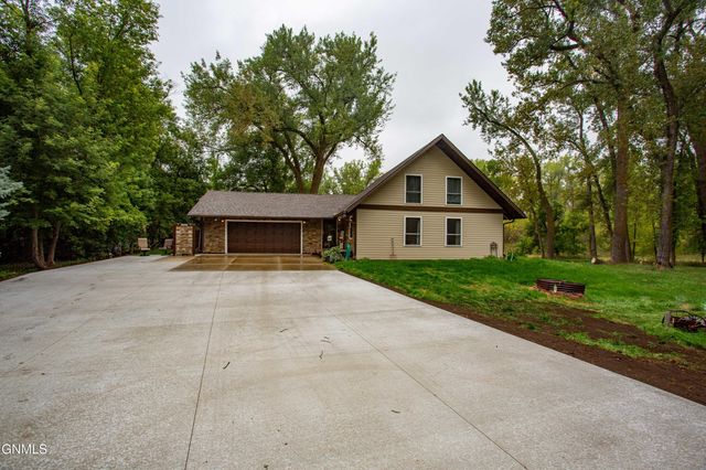 7649 Dogwood Drive, Bismarck, ND 58504 property photo