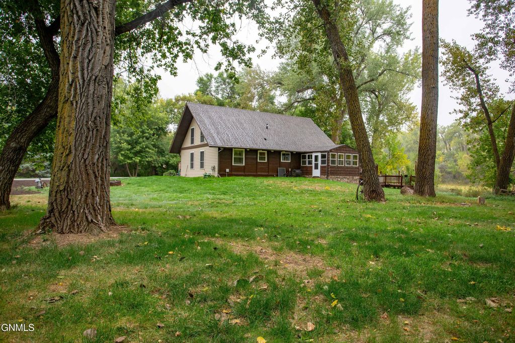 7649 Dogwood Drive, Bismarck, ND 58504 photo 3
